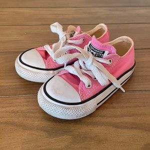 All Star Converse pink low top sneaker Toddler 6